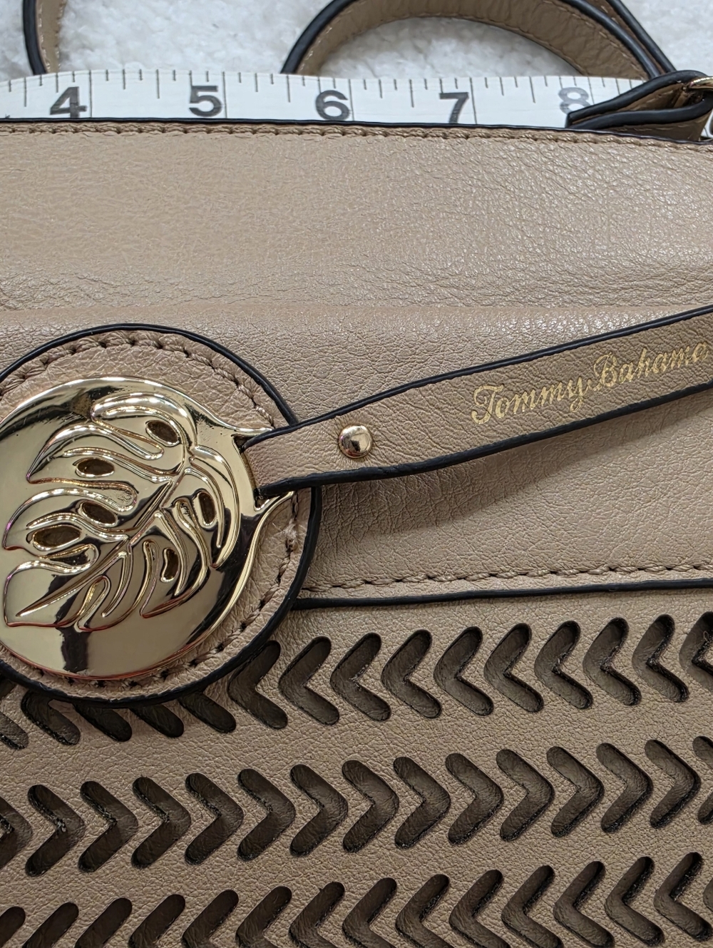 Tommy Bahama leather crossbody - Picture 2 of 6